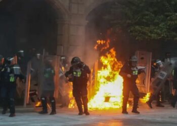 Violencia en marcha del 2 de octubre deja 94 policías heridos en CDMX