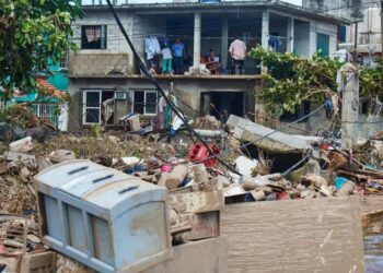 Sube a 64 la cifra de muertos por lluvias en el centro y oriente del país
