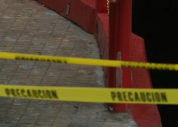 Hombre asesina a su pareja frente a parroquia en García y después intenta suicidarse