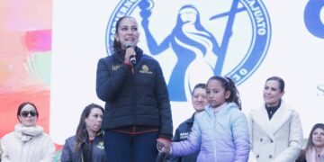 Disfrutan miles de familias del Viernes de la Gente en el Festival Internacional del Globo de León