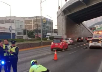 Muere hombre atropellado al intentar cruzar avenida en Monterrey