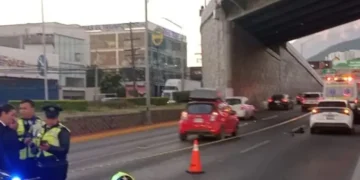 Muere hombre atropellado al intentar cruzar avenida en Monterrey