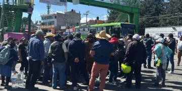 Bloqueo en la México–Cuernavaca provoca caos vial; acuerdan mesa de diálogo con autoridades