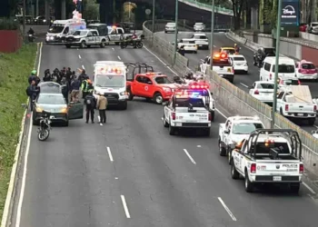 Motociclista muere y dos personas resultan heridas en choque sobre Periférico Sur