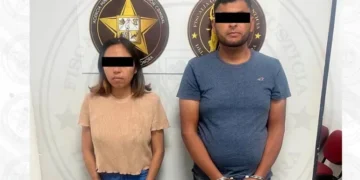 Aseguran a pareja en Sonora por agredir a un bebé; ella lo golpeaba mientras él grababa