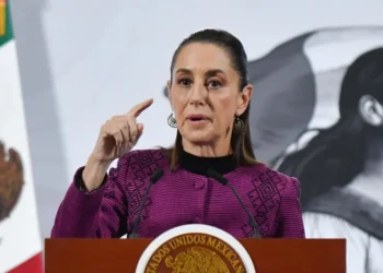 Legisladores acuden a Palacio Nacional para dialogar con Sheinbaum