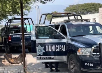 Dos menores de 15 años atacan a tiros a policías en Villa de Álvarez, Colima