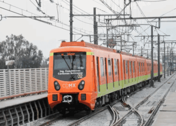 Caos en la Línea 12: Suspenden Servicio en 6 Estaciones por Fallo Eléctrico; Pasajeros Atrapados en el Túnel