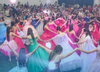 Más de 30 adolescentes celebran sus XV años en DIF en Salinas Victoria