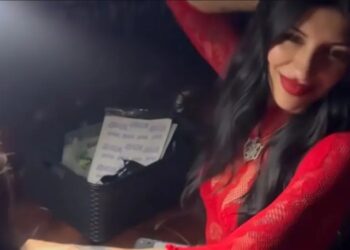 Cazzu causa furor por tatuaje en honor a su hija Inti