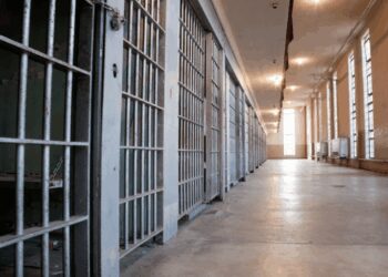 Vinculado a proceso por robar ropa de mujer de tendedero