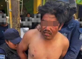 Multitud golpea a dos presuntos ladrones en Tecamachalco