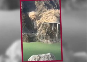 Se desploma puente recién inaugurado en Sichuan, China