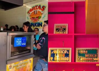 Fans hacen filas kilométricas por las tortas de Linkin Park