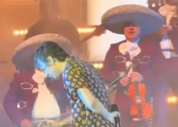 Foster The People canta “Pumped Up Kicks” con mariachi