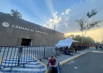 Campesinos se retiran de San Lázaro tras adelanto en debate de la Ley General de Aguas