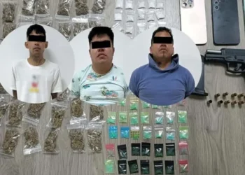 Detienen en Iztapalapa a tres hombres acusados de extorsión y ataque armado