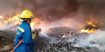 Quema mal controlada desata incendio en encierro de Estrella Blanca en Mineral de la Reforma