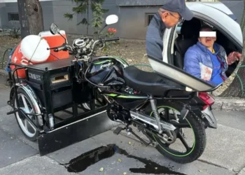 Choque entre triciclo vendedor y motociclistas deja cuatro heridos en la Cuauhtémoc