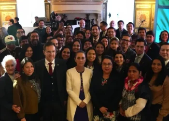 Sheinbaum dialoga con comunidad mexicana en Washington y destaca avances consulares