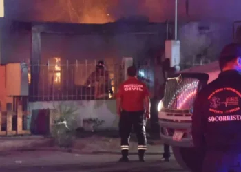 Abuelita se queda sin casa por incendio en Coahuila