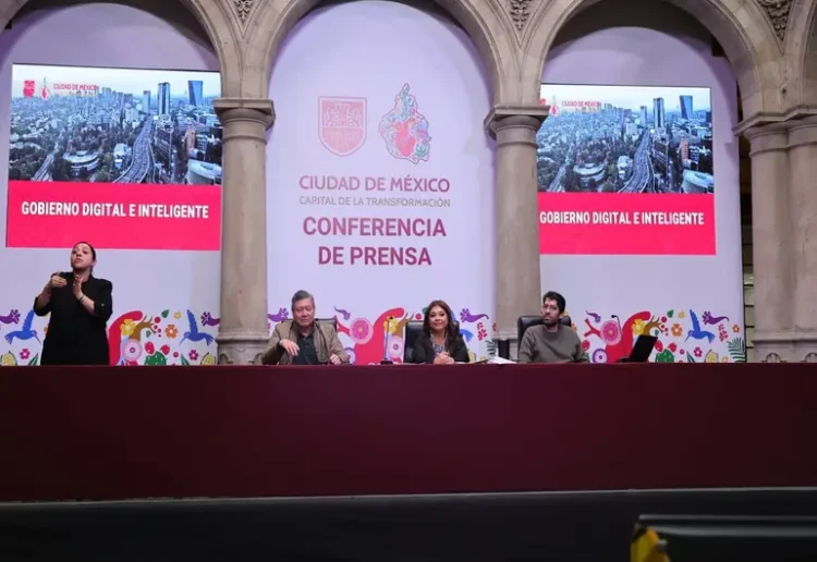 Locatel lanza atención en videollamada en Lengua de Señas Mexicanas