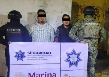 Detienen a dos hombres con arma y decenas de cartuchos en Ecatepec