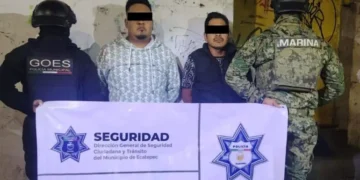Detienen a dos hombres con arma y decenas de cartuchos en Ecatepec