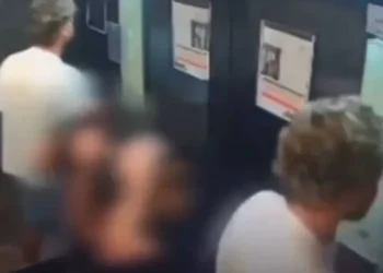 Turista agrede a su pareja en elevador de Brasil