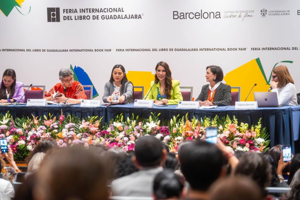 Participa Libia Dennise en el Foro Mujeres en el Poder, durante la FIL de Guadalajara