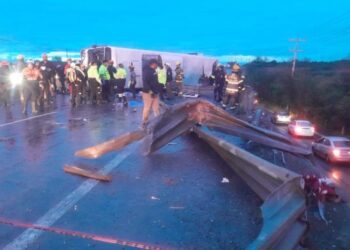 Confirman participación de un tráiler en la volcadura de la Ruta 611 en Apodaca