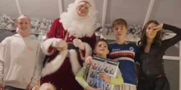 Haaland se convierte en Santa y regala una Navidad inolvidable a pequeños fans del City