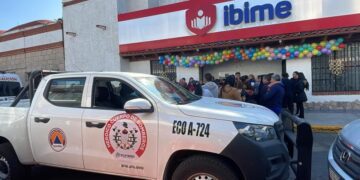 Evacúan escuela en Ecatepec tras incidente eléctrico durante festejo navideño