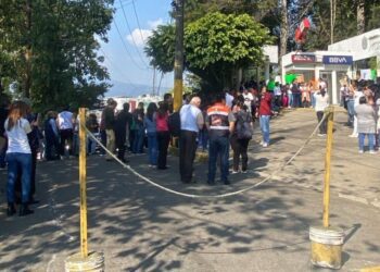 Más trabas antes de Navidad: trabajadores de Salud en Veracruz deben hacer trámite extra para cobrar su bono