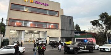 Realizan operativo en mini bodegas de Miguel Hidalgo por posible resguardo de artículos robados