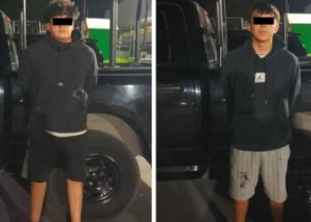 Arrestan a dos jóvenes por vandalizar con grafiti el primer cuadro de Monterrey