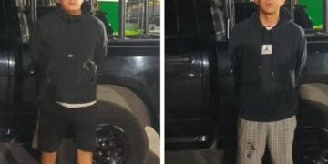 Arrestan a dos jóvenes por vandalizar con grafiti el primer cuadro de Monterrey