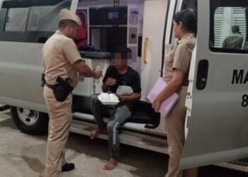 Marina auxilia a tres pescadores tras naufragio frente a Puerto