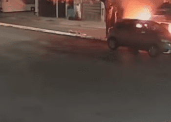 Incendian la camioneta de un joven emprendedor que vendía tostitos con ceviche en Monterrey