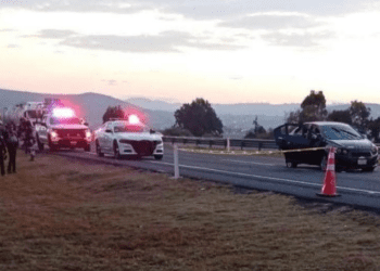 Ejecución en la Autopista México-Guadalajara: Hallan dos cuerpos acribillados dentro de un auto