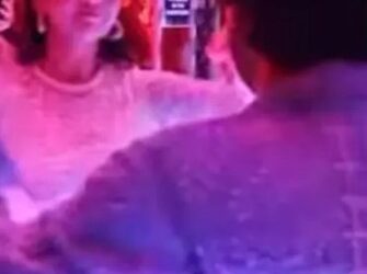 Selena Gomez y Benny Blanco bailan El Tucanazo