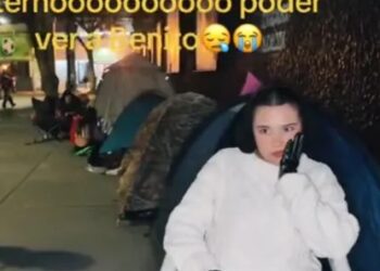 Fan acampa tres días para estar cerca de Bad Bunny en CDMX