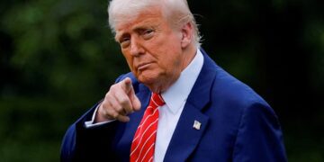 Trump confirma ofensiva aérea contra el Estado Islámico y revela que retrasó el ataque como “regalo de Navidad”