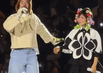 Julieta Venegas genera polémica por olvidar letra en concierto de Bad Bunny