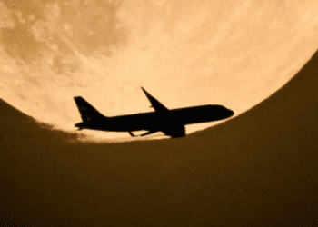 Falla técnica obliga a avión de Vueling a desviar vuelo