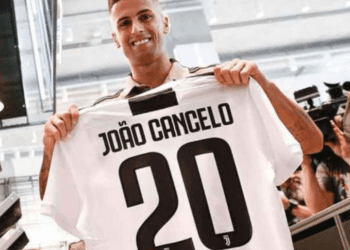 Joao Cancelo protagoniza incidente con pasajero en un vuelo comercial