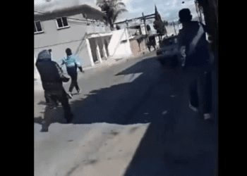 Choque entre vecinos y policía tras frenar baile en Huamantla