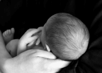 Abandonan a recién nacido en una parroquia durante Navidad