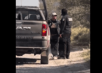 Video exhibe agresión de policía de García a detenido esposado