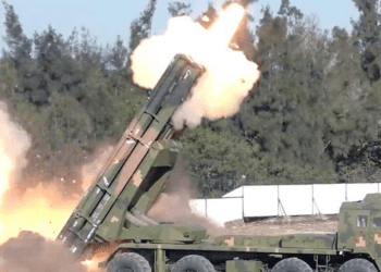 China intensifica maniobras y dispara cohetes cerca de Taiwán